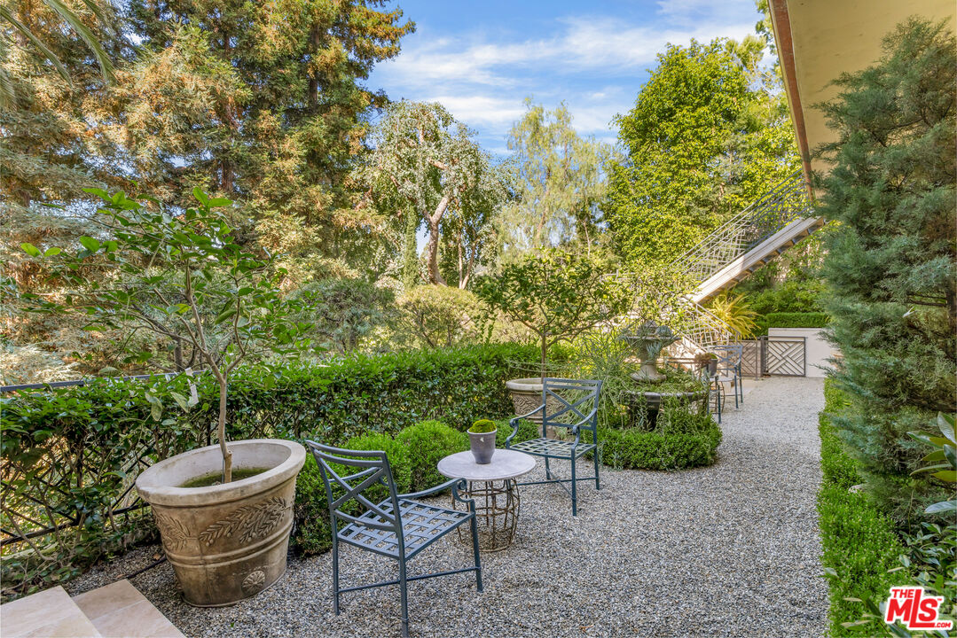 1265 Leona Dr