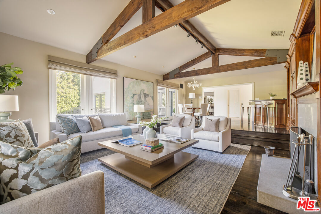 1265 Leona Dr