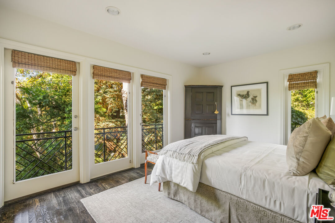 A Timeless and Turn-Key Residence