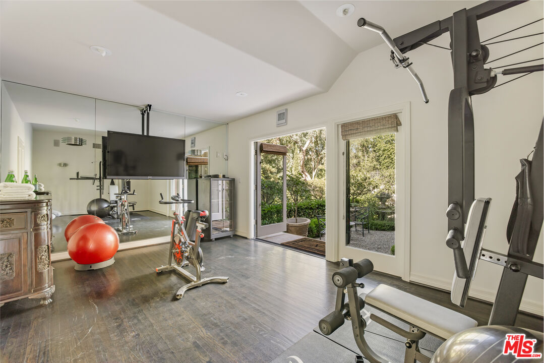 1265 Leona Dr