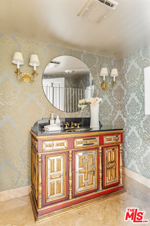 A Timeless and Turn-Key Residence