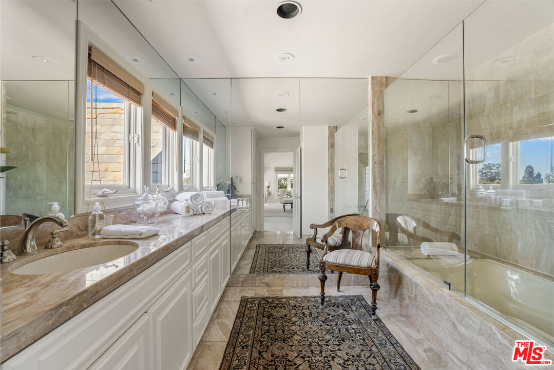 1265 Leona Dr