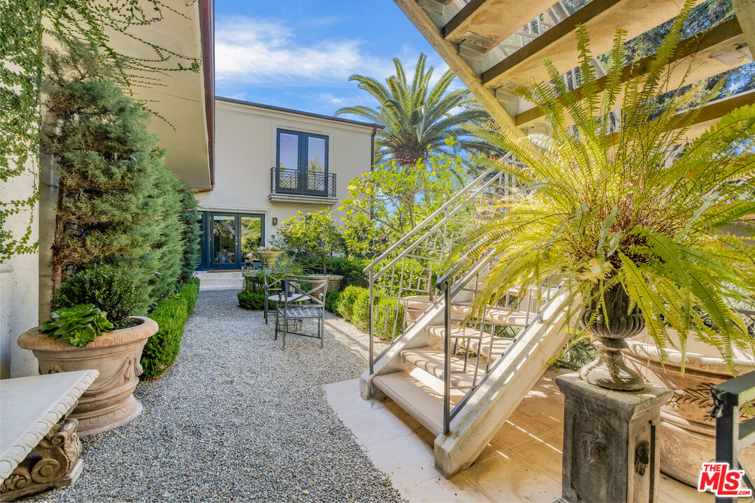1265 Leona Dr