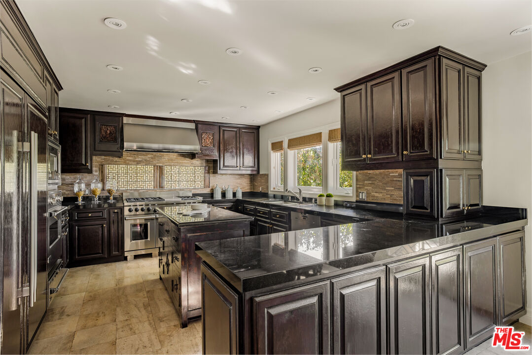 1265 Leona Dr