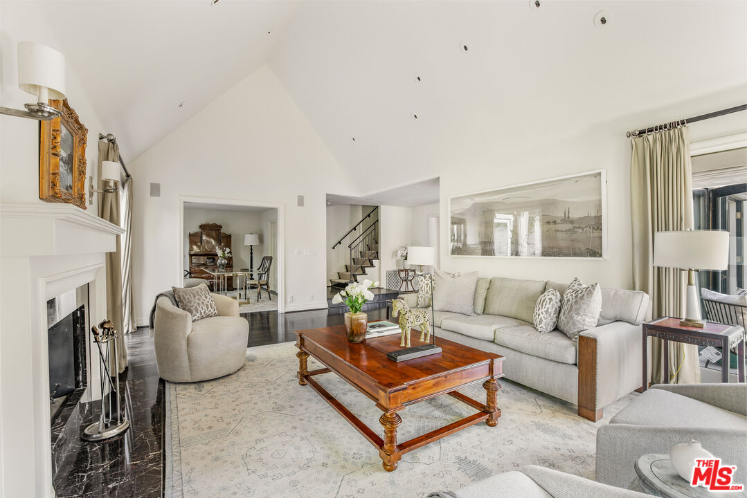 1265 Leona Dr