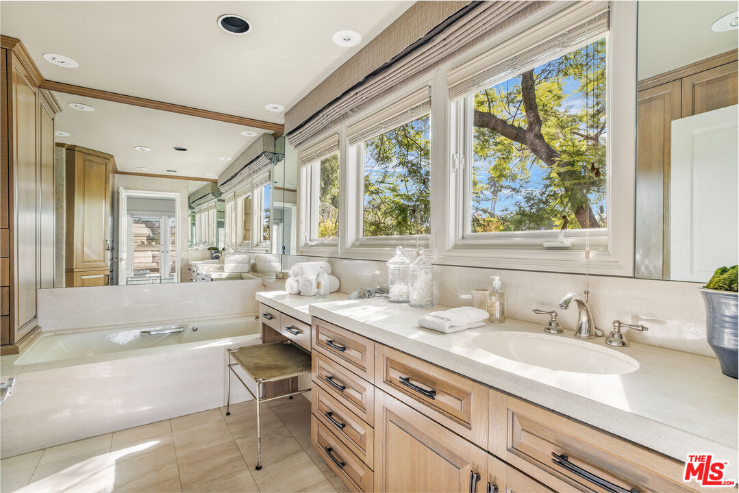 A Timeless and Turn-Key Residence