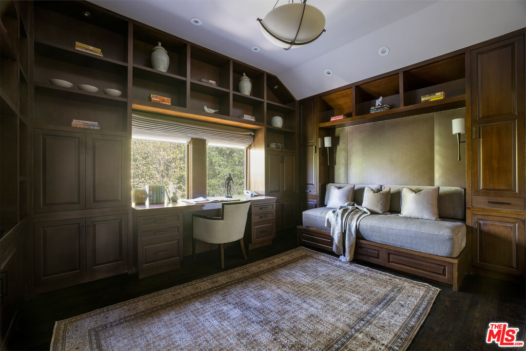 A Timeless and Turn-Key Residence