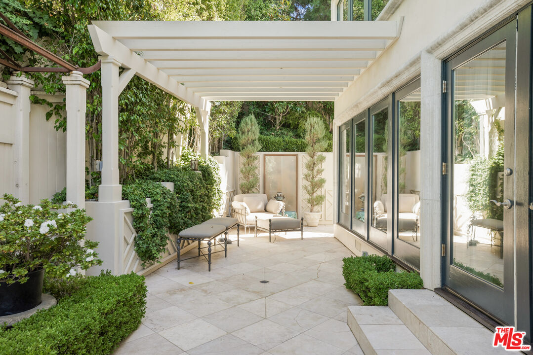 A Timeless and Turn-Key Residence