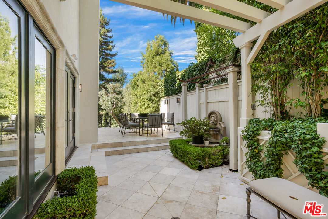 A Timeless and Turn-Key Residence