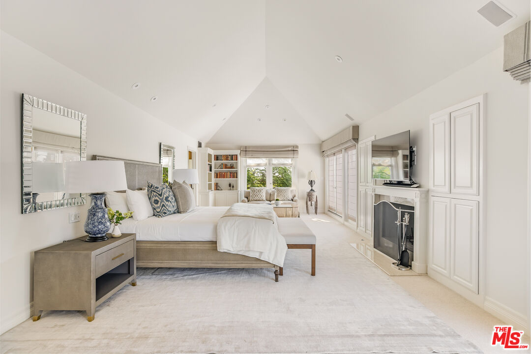 A Timeless and Turn-Key Residence