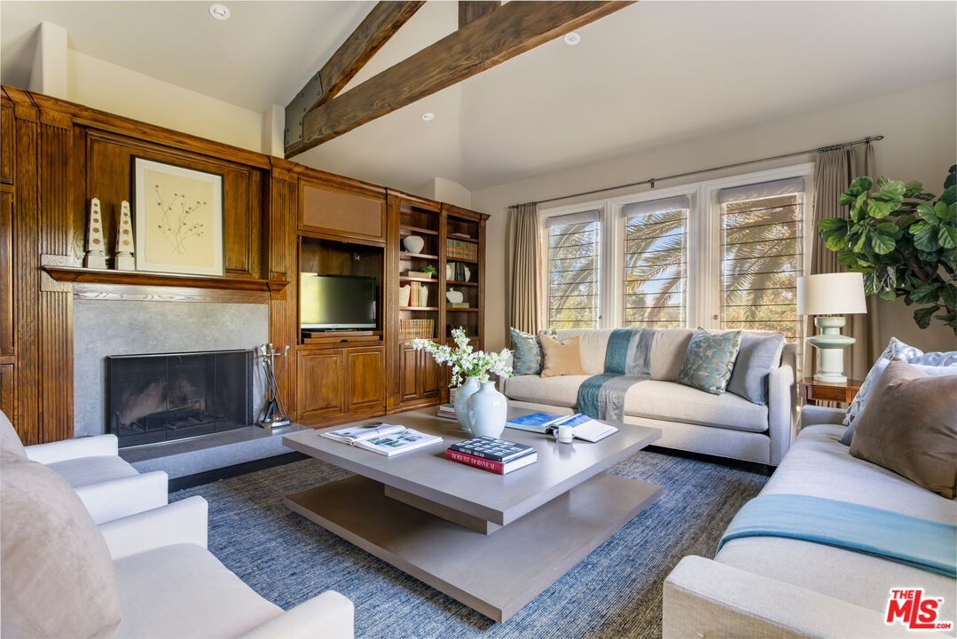 1265 Leona Dr