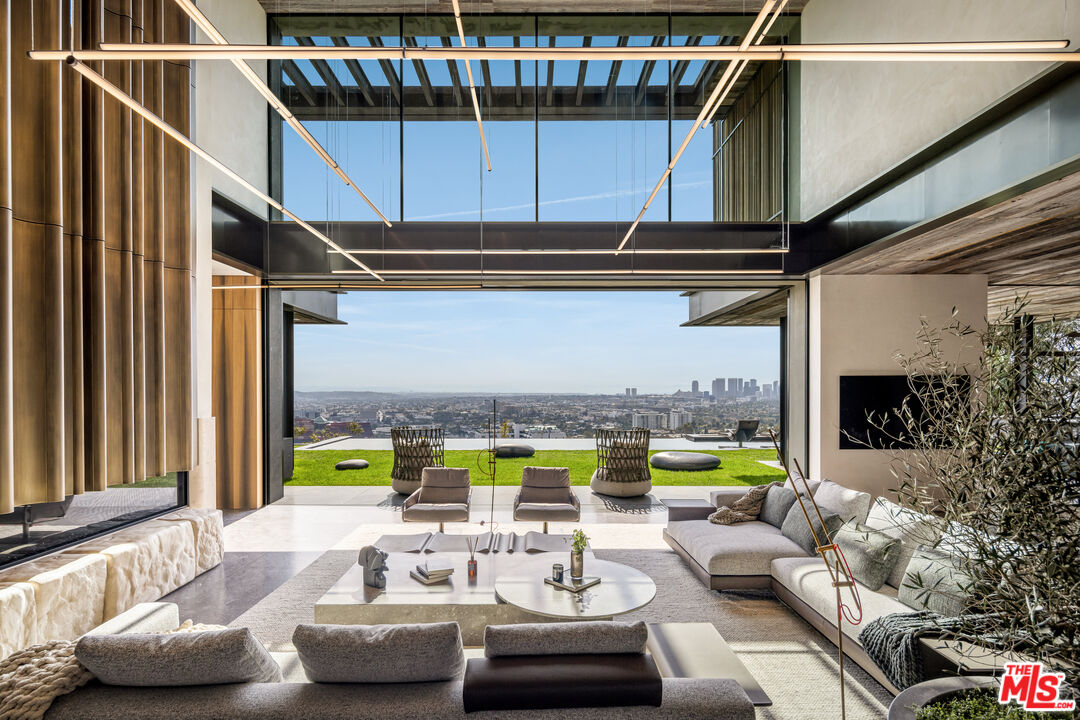 Exquisite Contemporary Estate