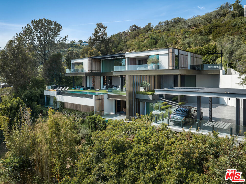 Exquisite Contemporary Estate