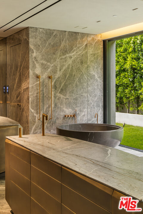 Exquisite Contemporary Estate