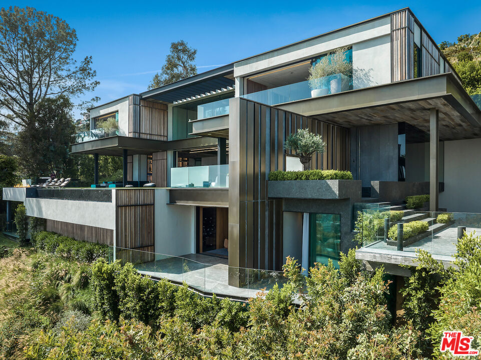 Exquisite Contemporary Estate