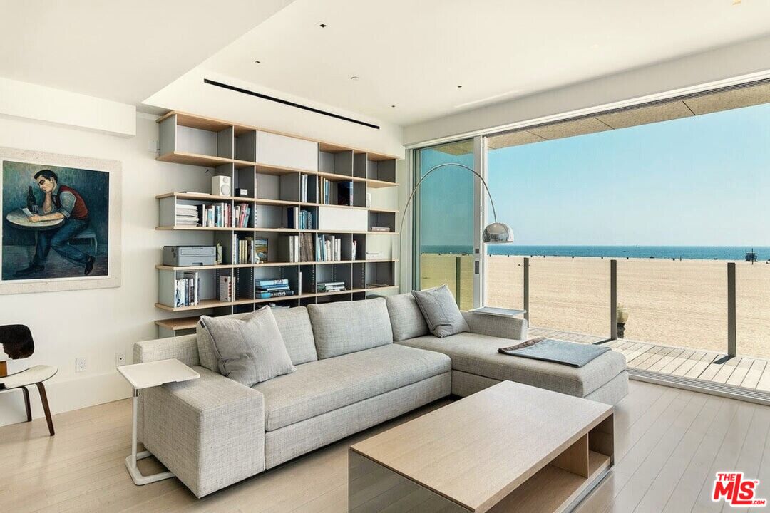 1267 Palisades Beach Rd