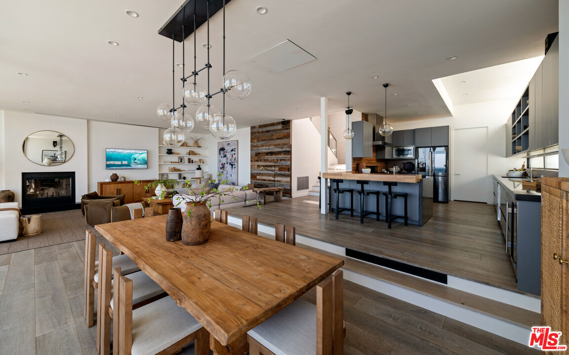 Contemporary Oceanfront Estate