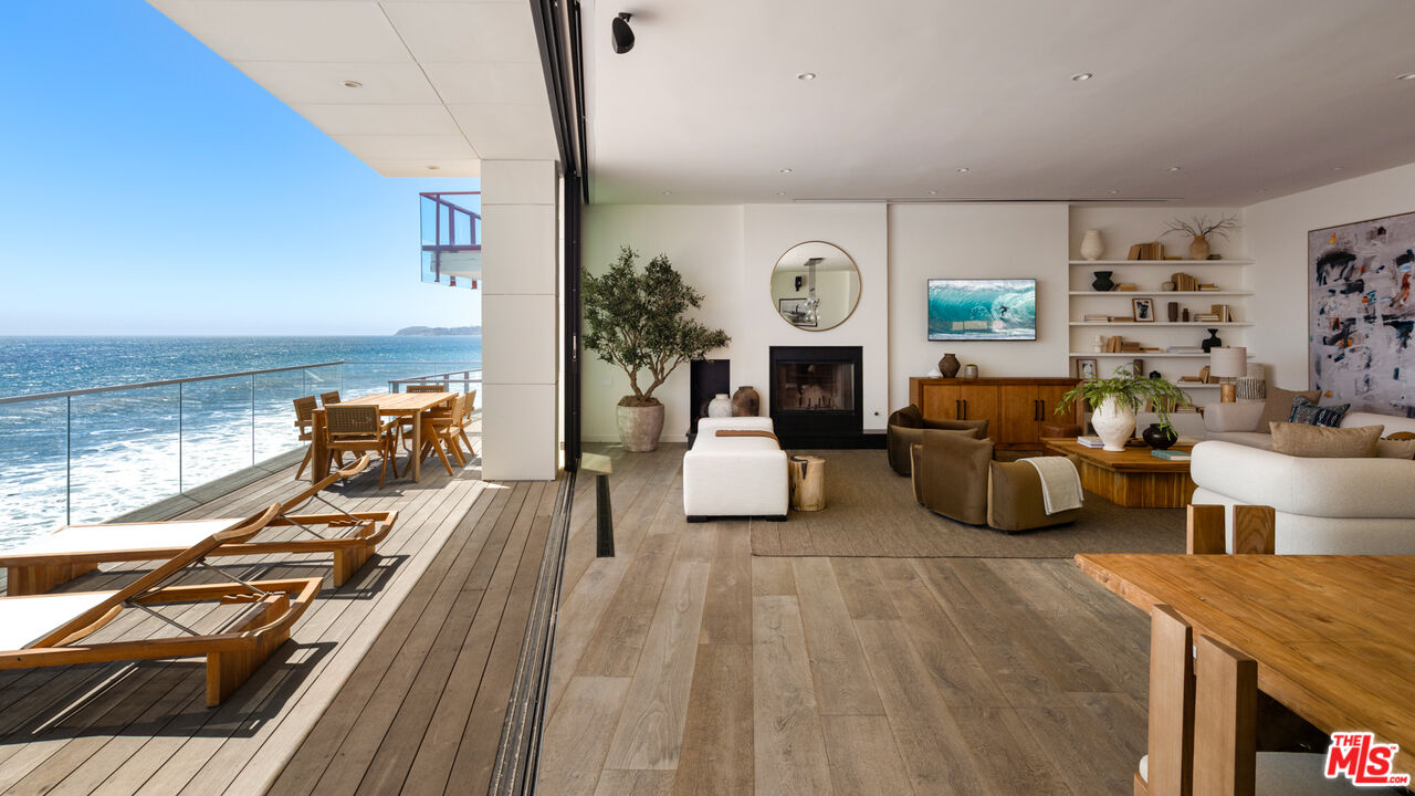Contemporary Oceanfront Estate