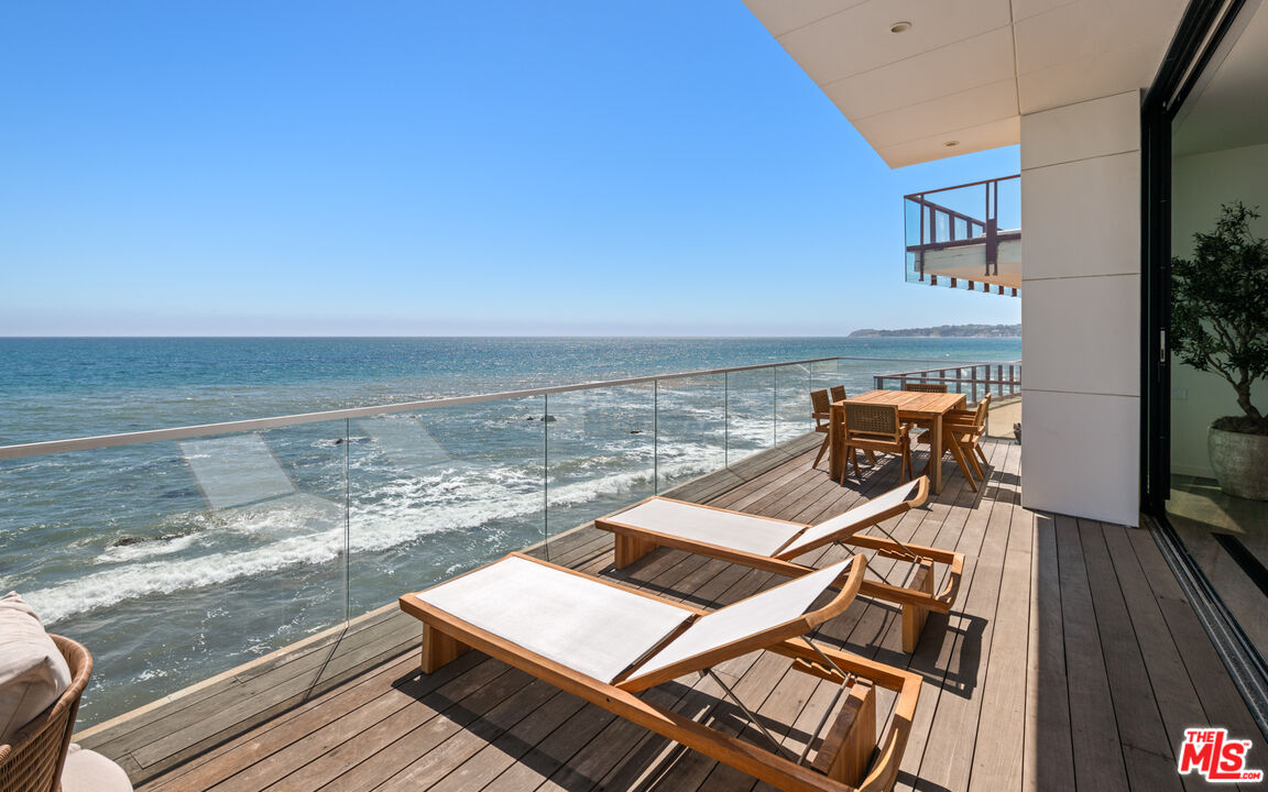 Contemporary Oceanfront Estate