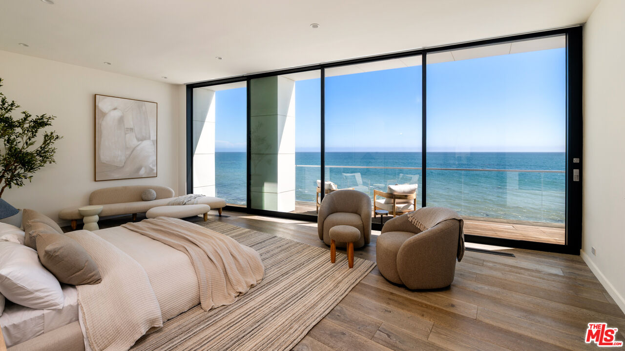 Contemporary Oceanfront Estate