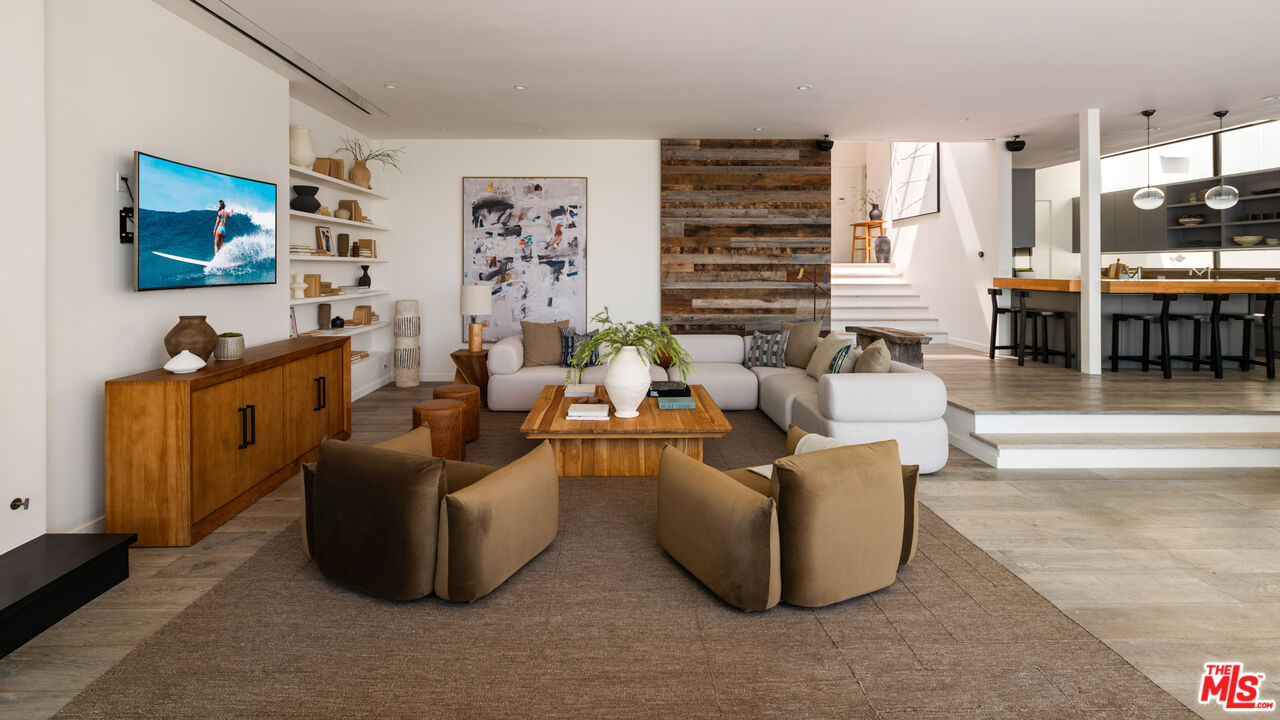 Contemporary Oceanfront Estate