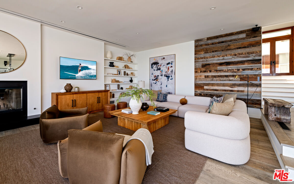 Contemporary Oceanfront Estate