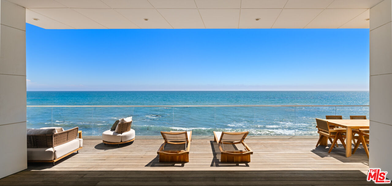 Contemporary Oceanfront Estate