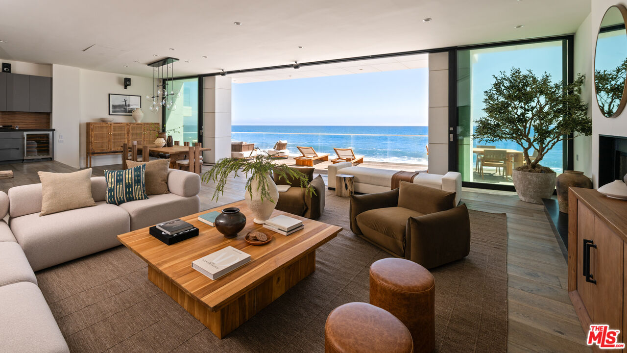 Contemporary Oceanfront Estate