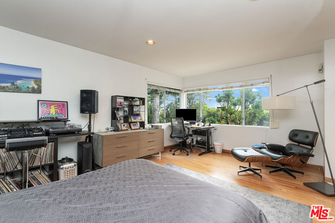 1211 Hilldale Ave