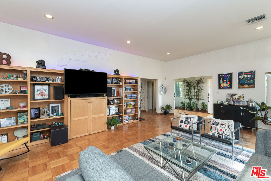 1211 Hilldale Ave