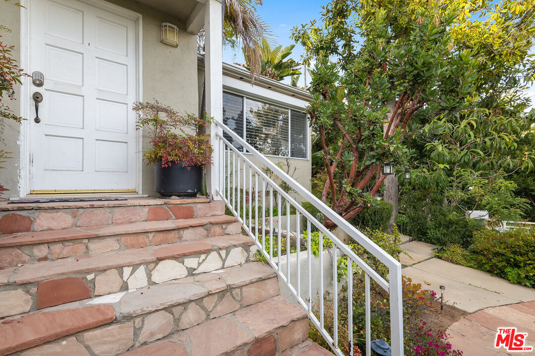 1211 Hilldale Ave