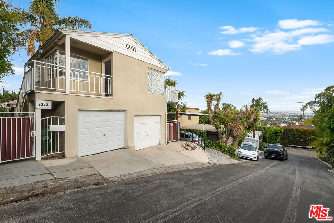 1211 Hilldale Ave