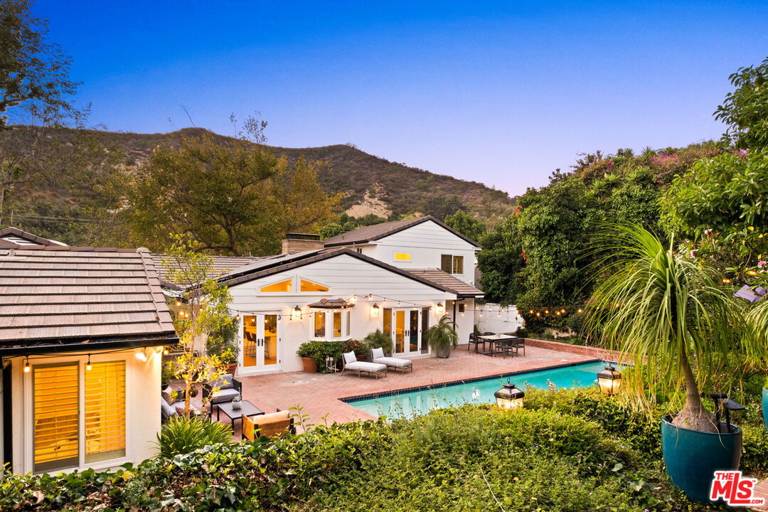 2064 Coldwater Canyon Dr