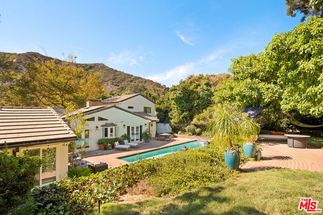 2064 Coldwater Canyon Dr