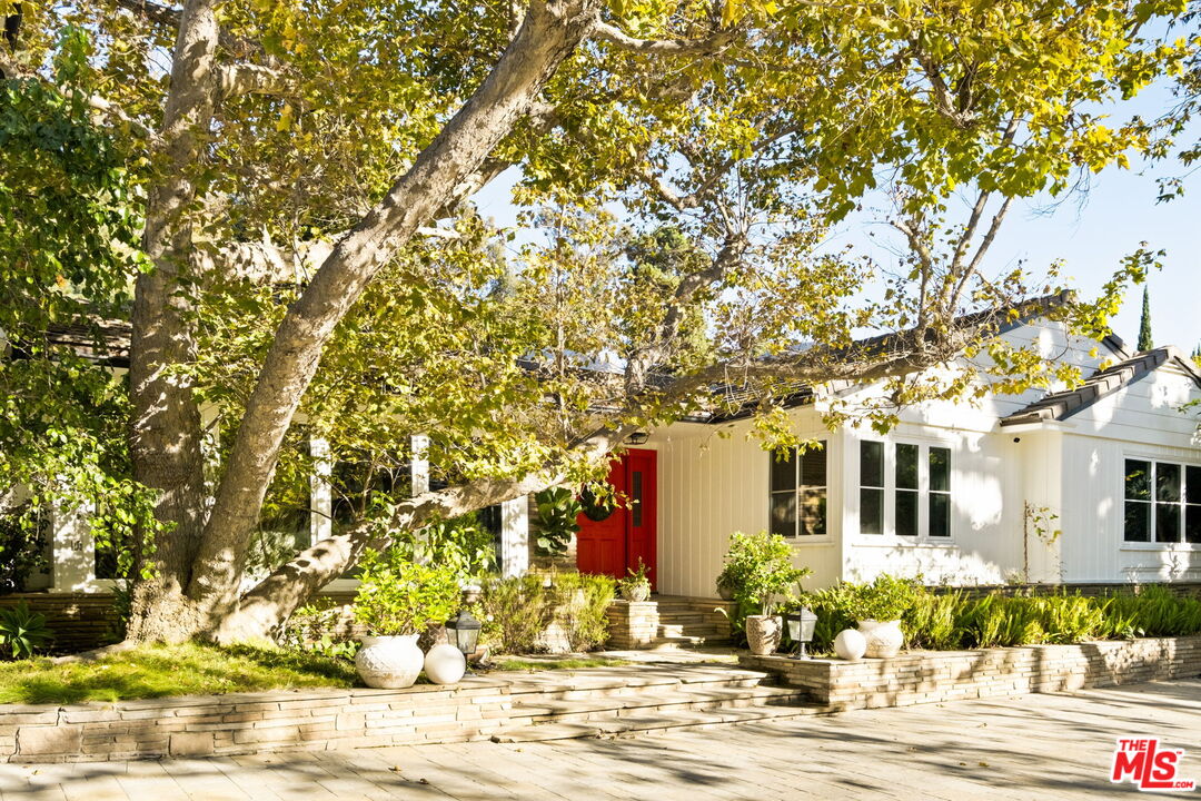 2064 Coldwater Canyon Dr