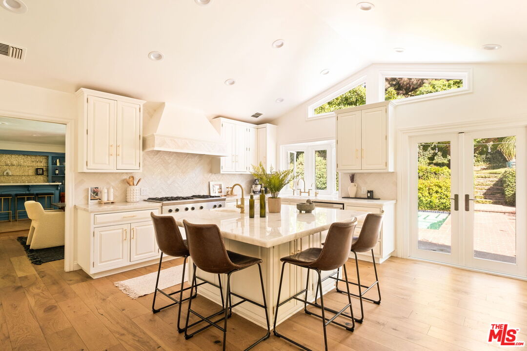 2064 Coldwater Canyon Dr