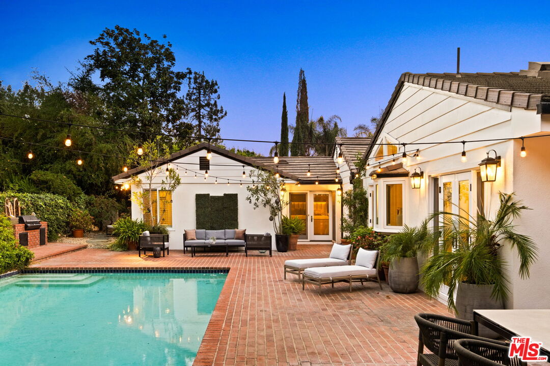2064 Coldwater Canyon Dr