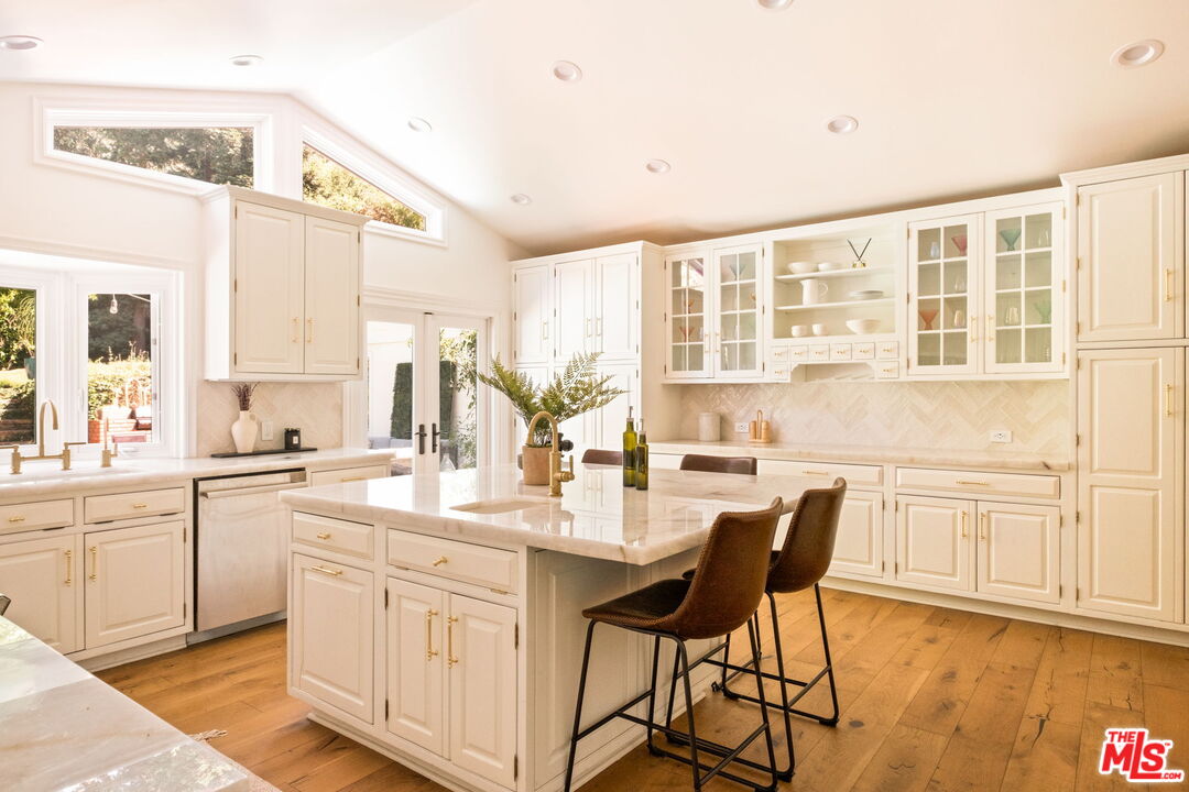 2064 Coldwater Canyon Dr