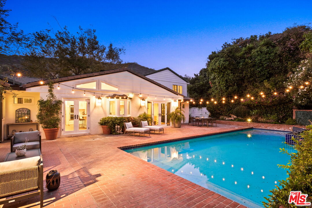 2064 Coldwater Canyon Dr