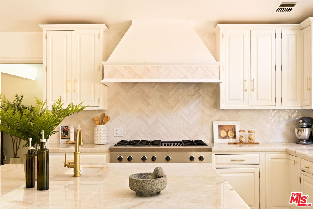 2064 Coldwater Canyon Dr