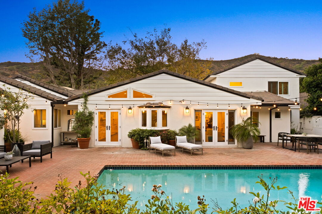 2064 Coldwater Canyon Dr