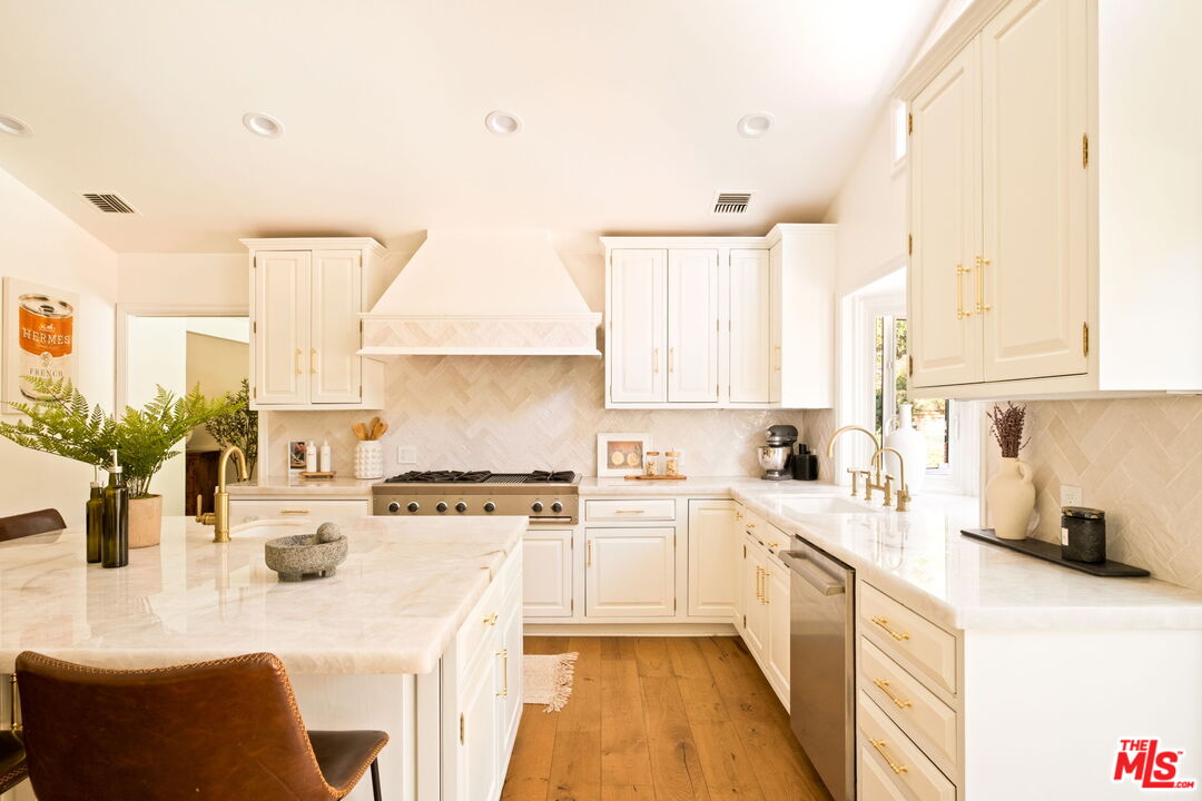 2064 Coldwater Canyon Dr