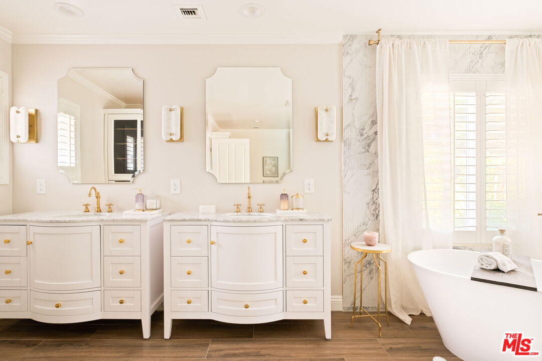 2064 Coldwater Canyon Dr