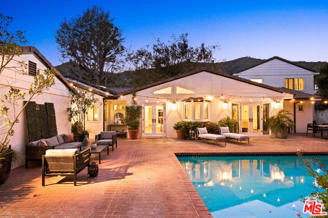 2064 Coldwater Canyon Dr