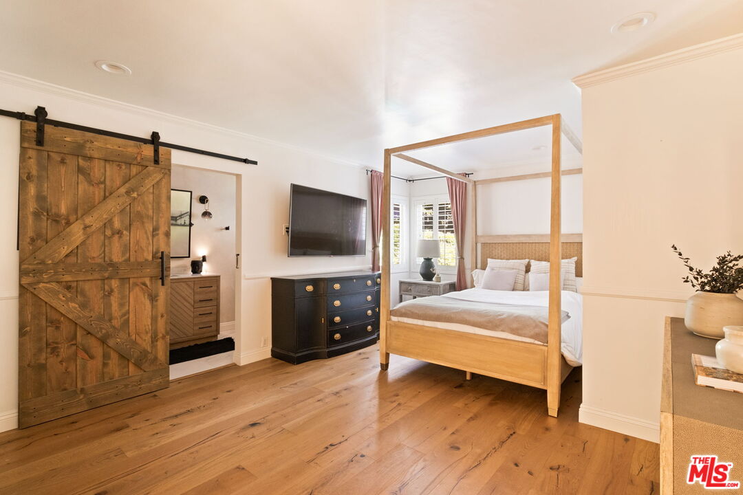 2064 Coldwater Canyon Dr