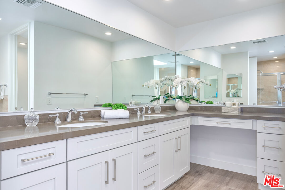 268 S Lasky Dr Unit: 303