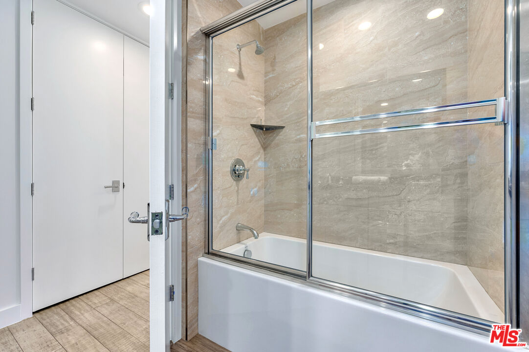 268 S Lasky Dr Unit: 303