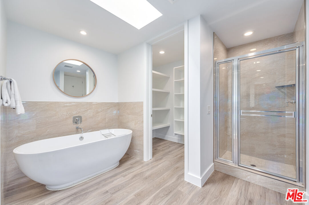 268 S Lasky Dr Unit: 303