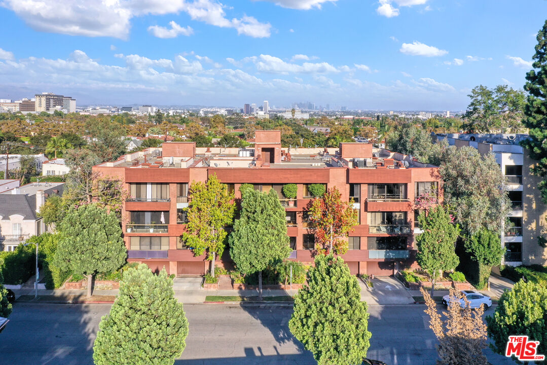 268 S Lasky Dr Unit: 303