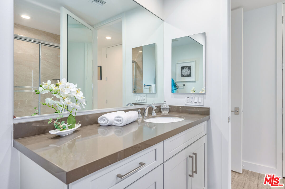 268 S Lasky Dr Unit: 303